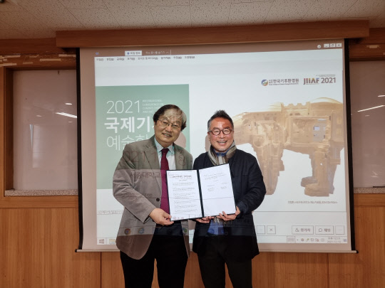 전의찬(왼쪽) (사)한국기후환경원장과 김성수 JIIAF 집행위원장.